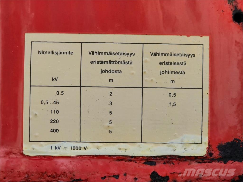 Scania PL93HL-6x2 Treileri ar āķi