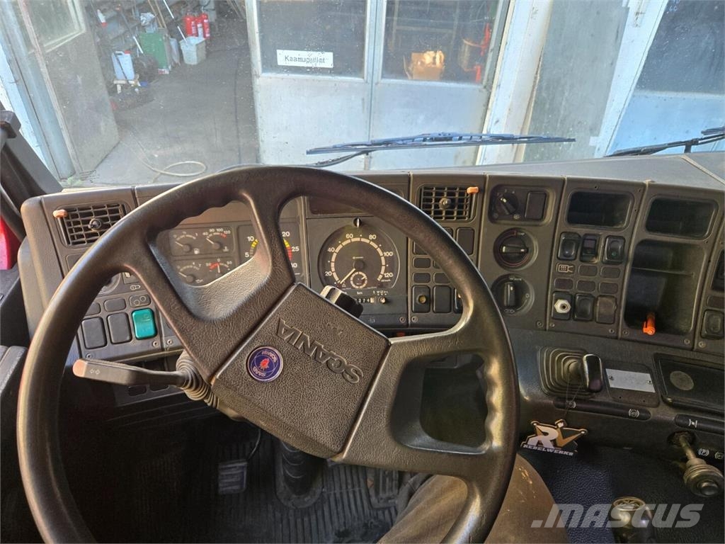 Scania PL93HL-6x2 Treileri ar āķi