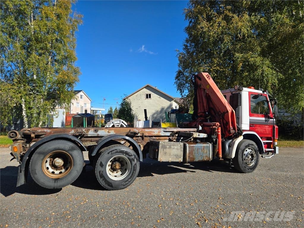 Scania PL93HL-6x2 Treileri ar āķi