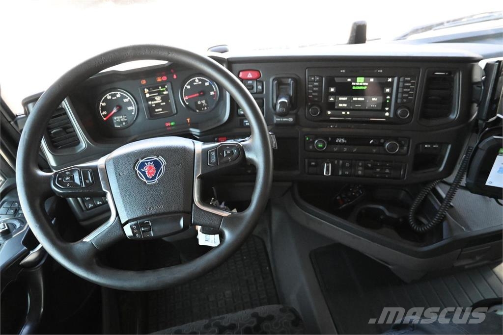 Scania R450 6x2 umpikaappi Camiones con caja de remolque