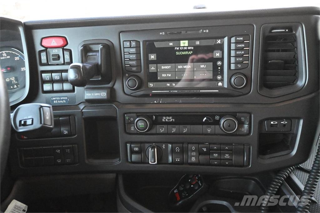 Scania R450 6x2 umpikaappi Camiones con caja de remolque