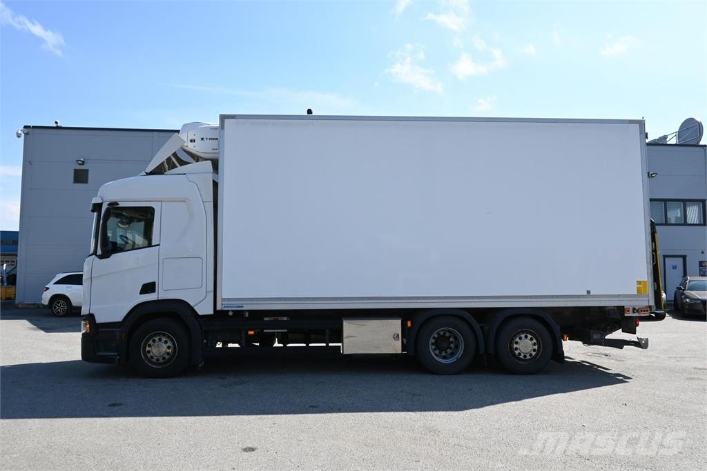 Scania R450 6x2 umpikaappi Camiones con caja de remolque