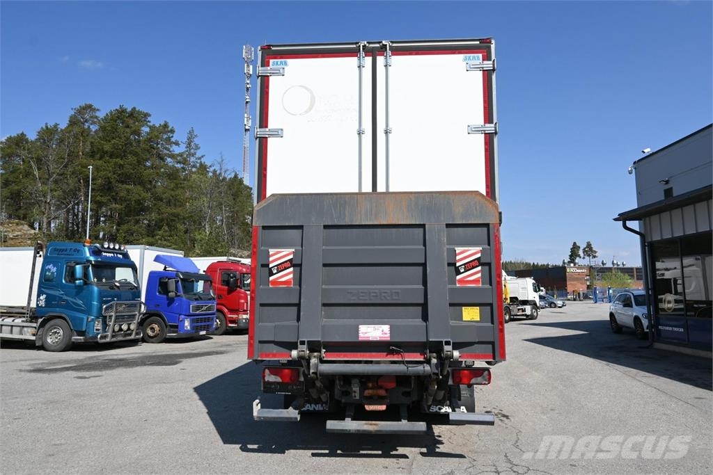 Scania R450 6x2 umpikaappi Camiones con caja de remolque