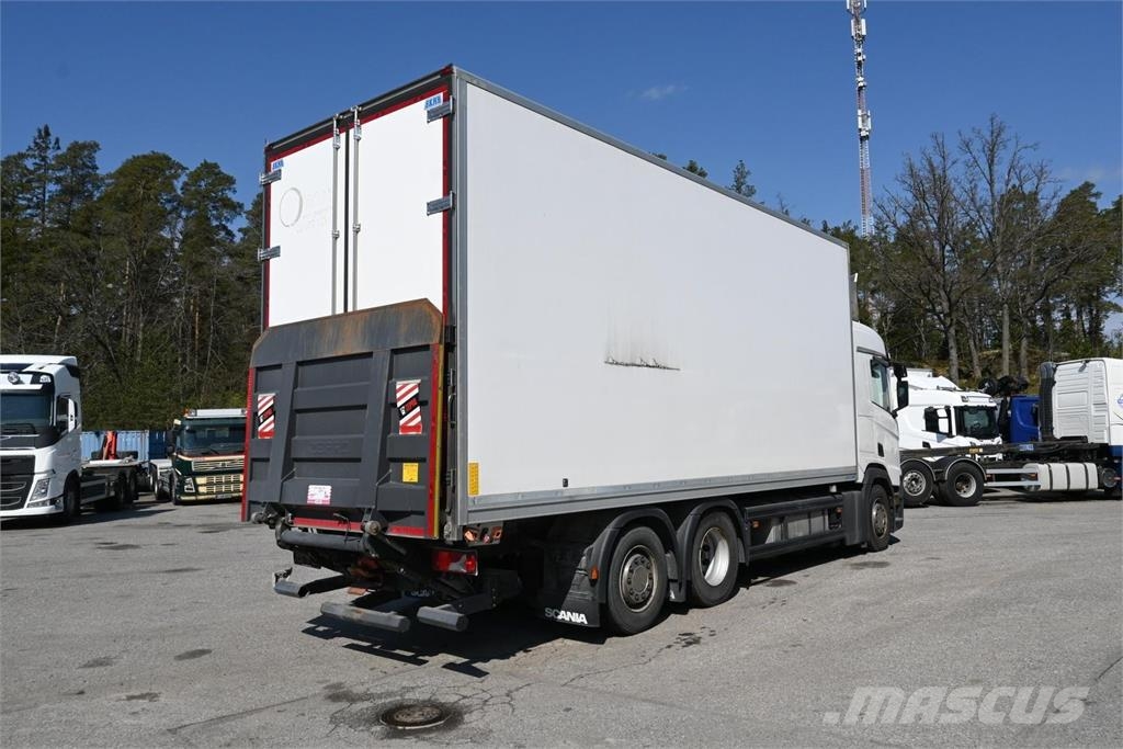 Scania R450 6x2 umpikaappi Camiones con caja de remolque