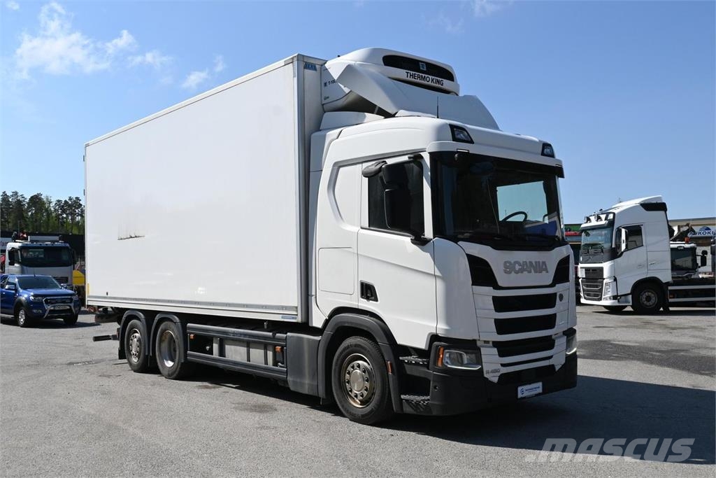 Scania R450 6x2 umpikaappi Camiones con caja de remolque