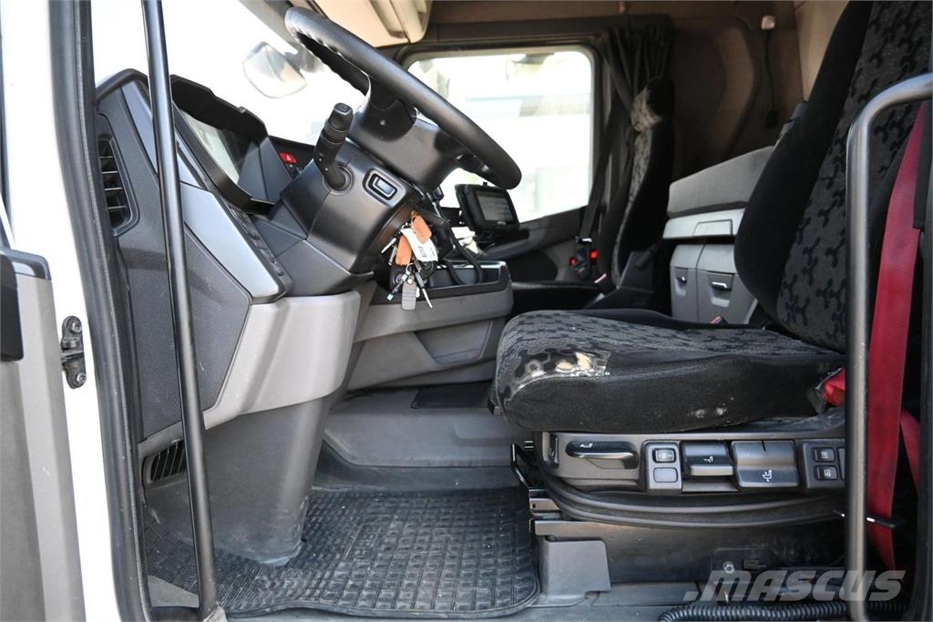 Scania R450 6x2 umpikaappi Camiones con caja de remolque