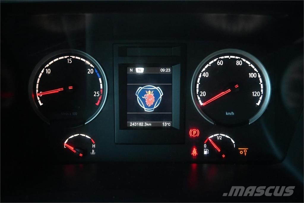 Scania R520 6x2 Rol kiper kamioni s kukama za dizanje