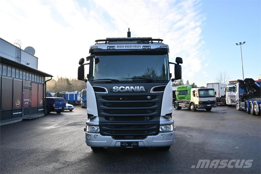 Scania R520 6x2 Rol kiper kamioni s kukama za dizanje