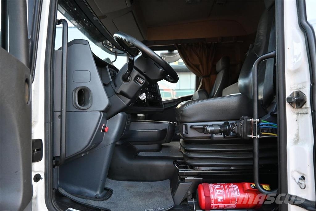 Scania R520 6x2 Rol kiper kamioni s kukama za dizanje