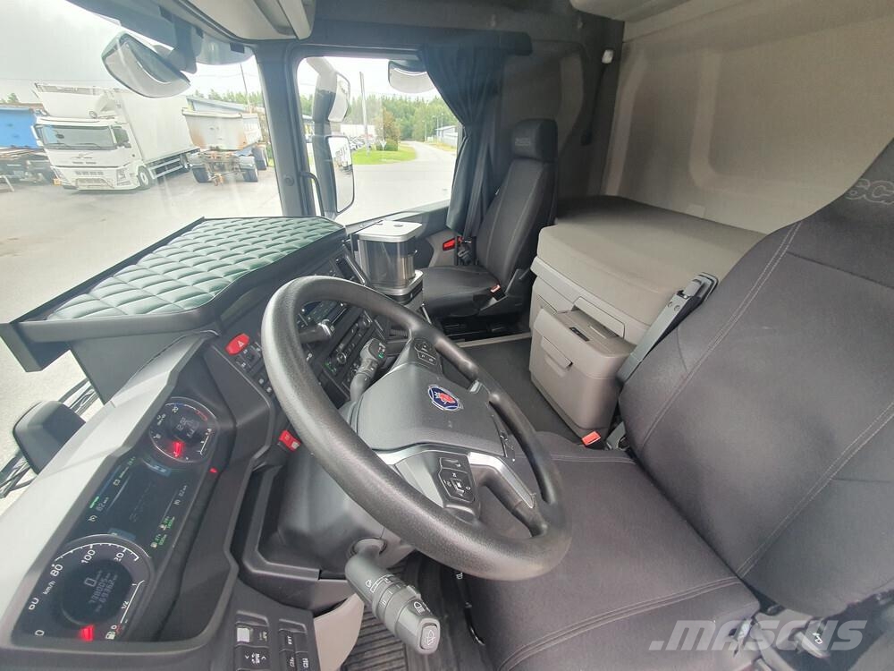 Scania R540 8x4 -20 شاحنات بمقصورة وهيكل