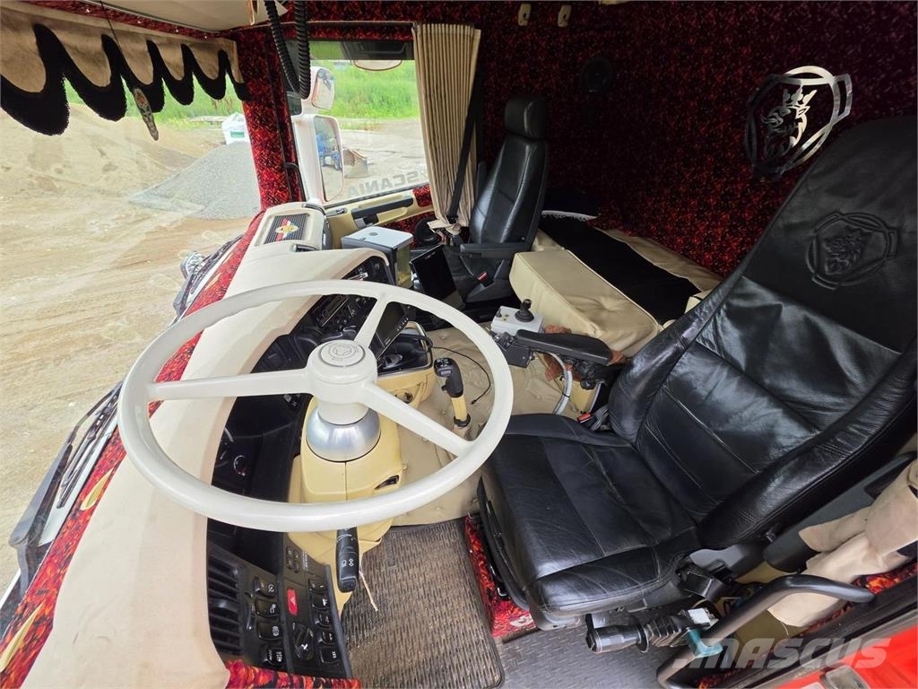 Scania R560 8X4 Tiehoitoauto Hook lift trucks