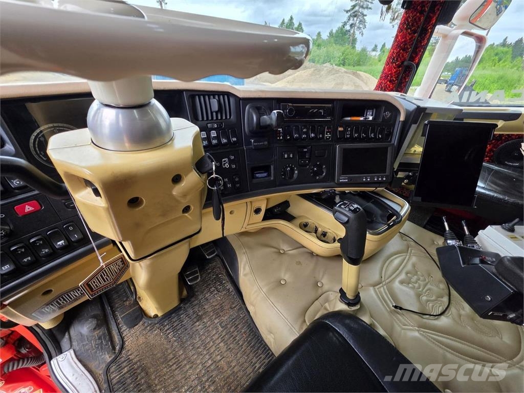 Scania R560 8X4 Tiehoitoauto Hook lift trucks
