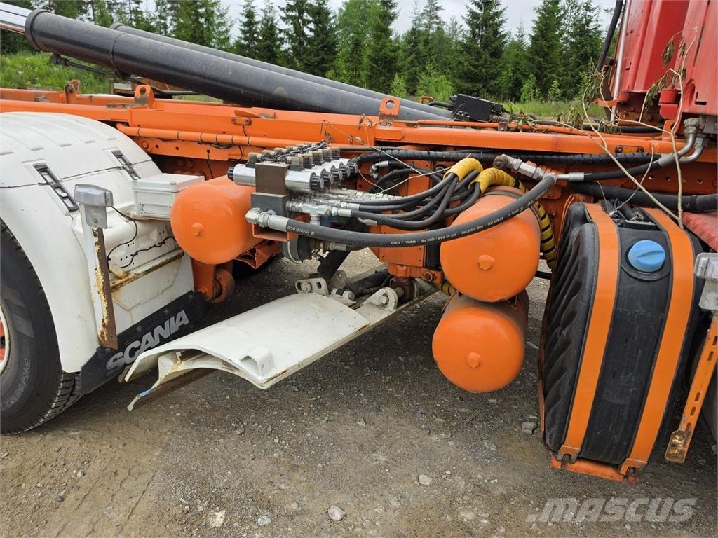 Scania R560 8X4 Tiehoitoauto Hook lift trucks