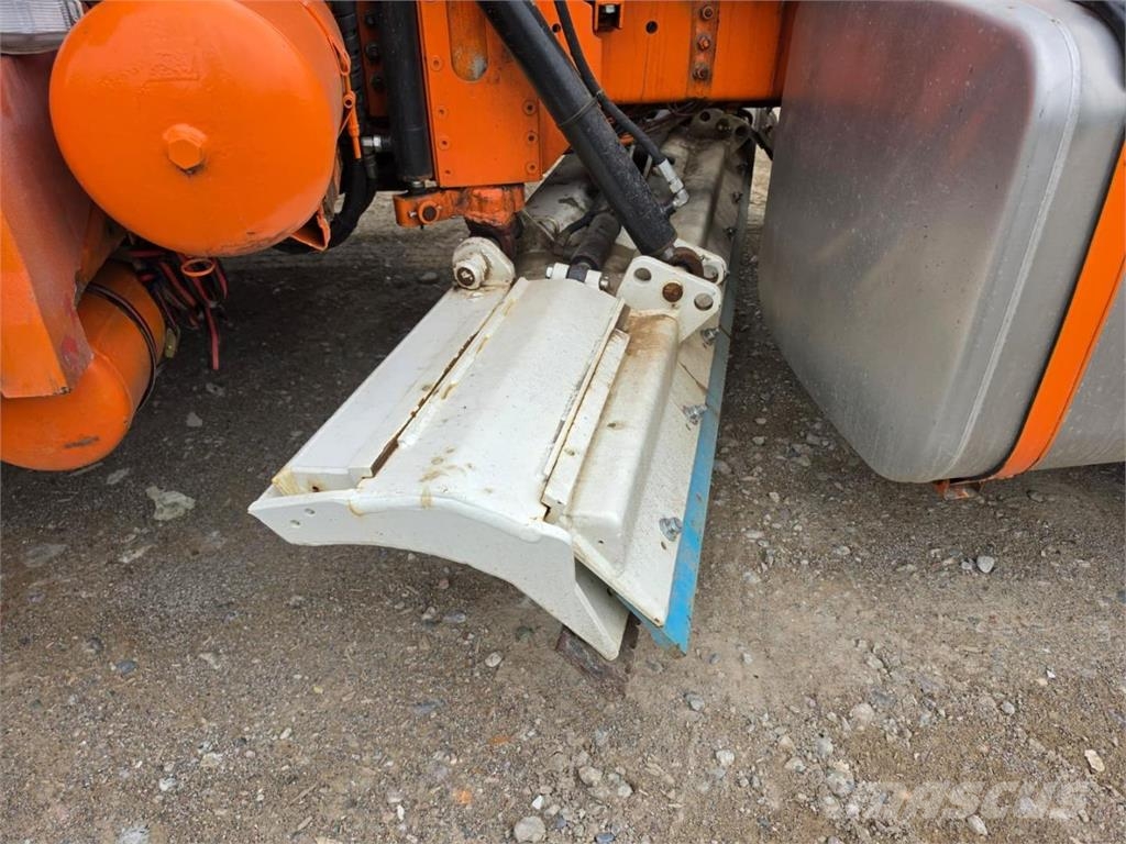Scania R560 8X4 Tiehoitoauto Hook lift trucks