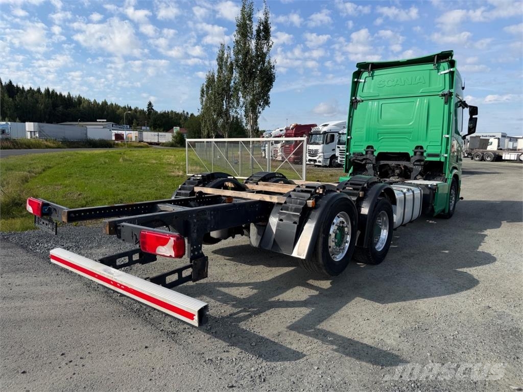 Scania R580 6x2 Euro6 hidastin Camiones con chasís y cabina
