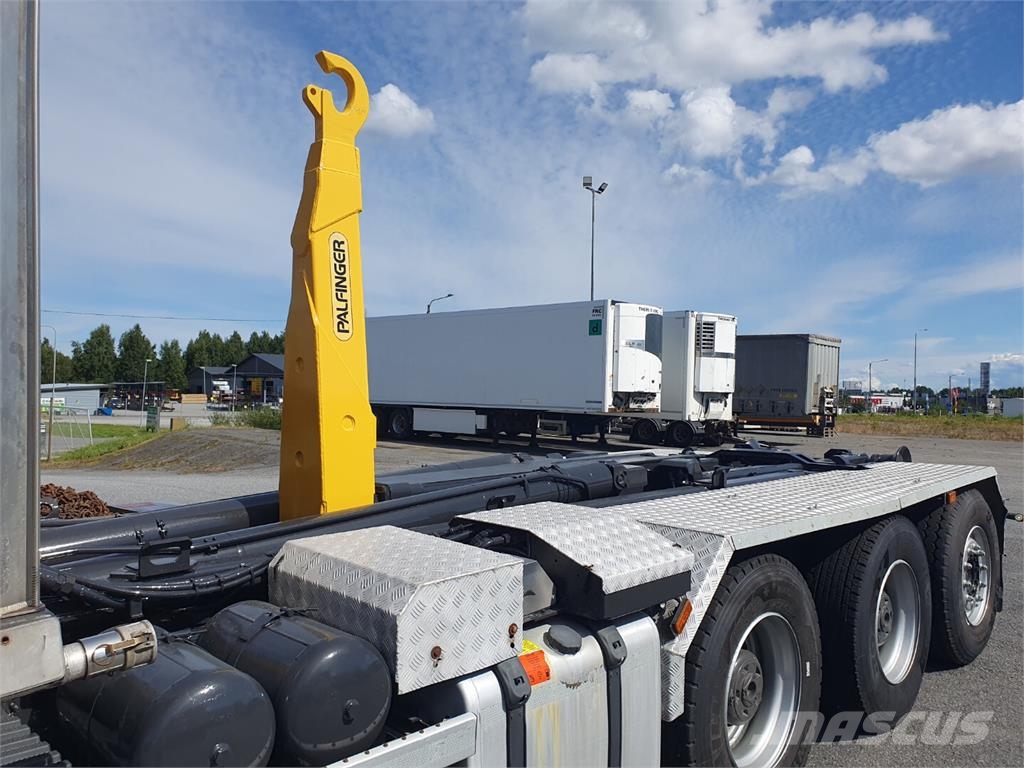 Scania R580 8x4 -17 Komunalna vozila