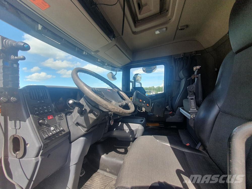 Scania R580 8x4 -17 Komunalna vozila
