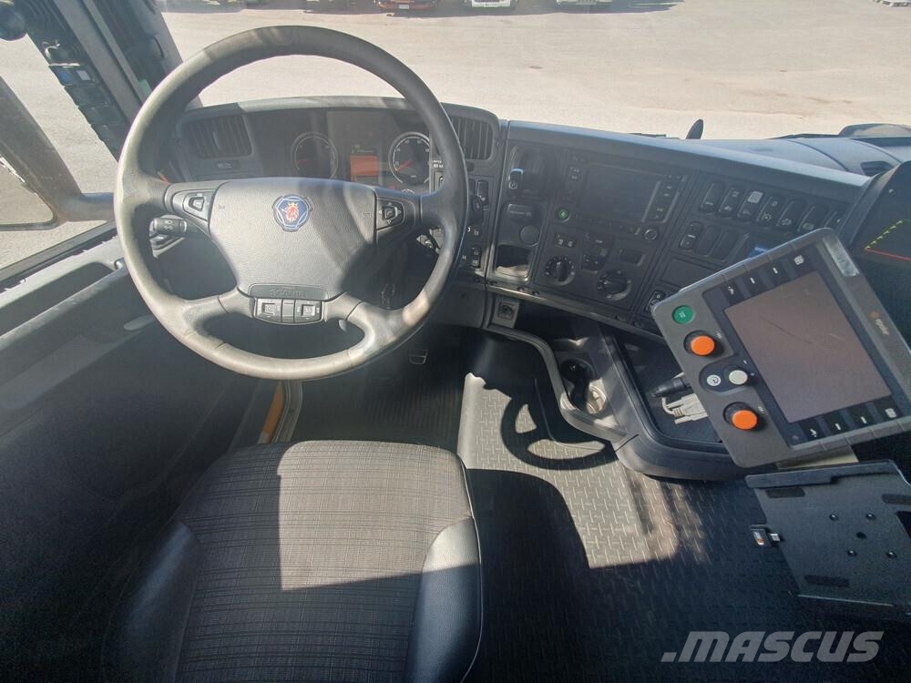 Scania R580 8x4 -17 Komunalna vozila