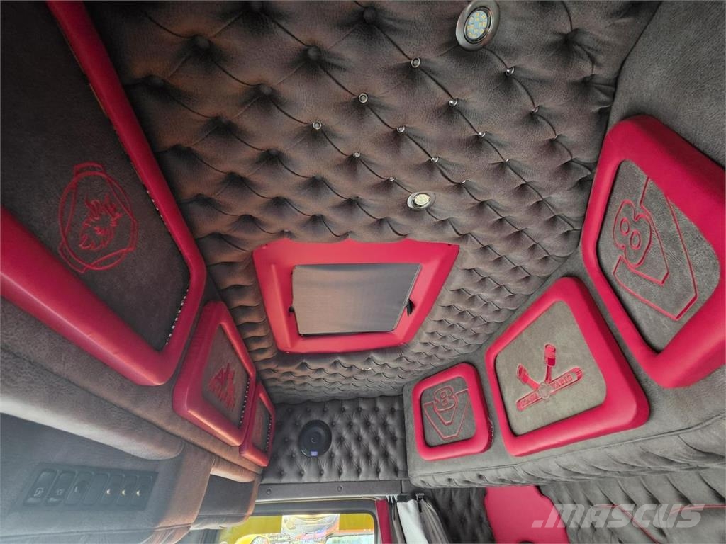 Scania R730 8X4, Joab Koukkulaite, Aurapuskuri Rol kiper kamioni s kukama za dizanje