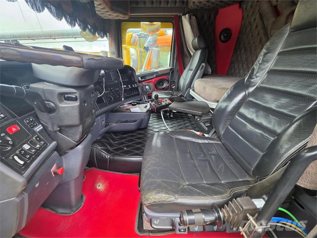 Scania R730 8X4, Joab Koukkulaite, Aurapuskuri Rol kiper kamioni s kukama za dizanje