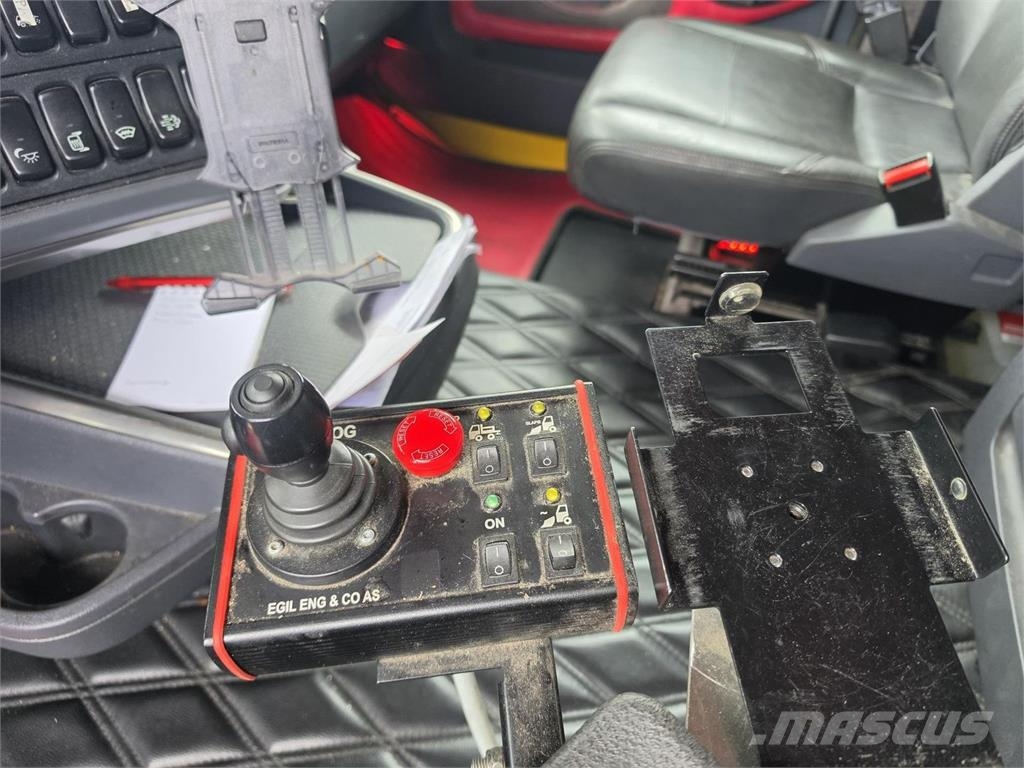 Scania R730 8X4, Joab Koukkulaite, Aurapuskuri Rol kiper kamioni s kukama za dizanje