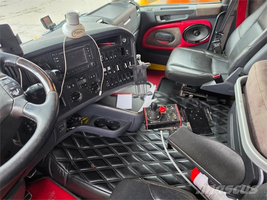 Scania R730 8X4, Joab Koukkulaite, Aurapuskuri Rol kiper kamioni s kukama za dizanje