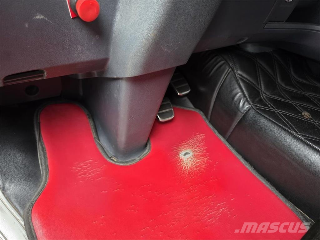 Scania R730 8X4, Joab Koukkulaite, Aurapuskuri Rol kiper kamioni s kukama za dizanje
