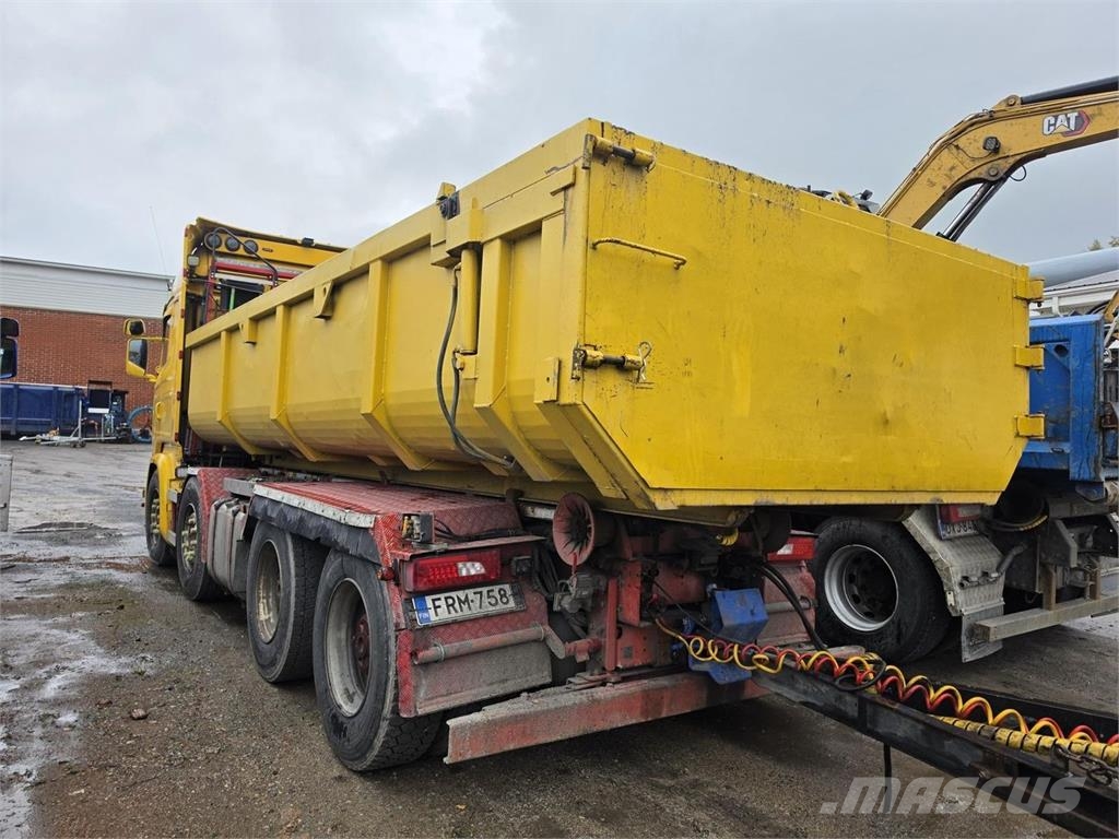 Scania R730 8X4, Joab Koukkulaite, Aurapuskuri Rol kiper kamioni s kukama za dizanje