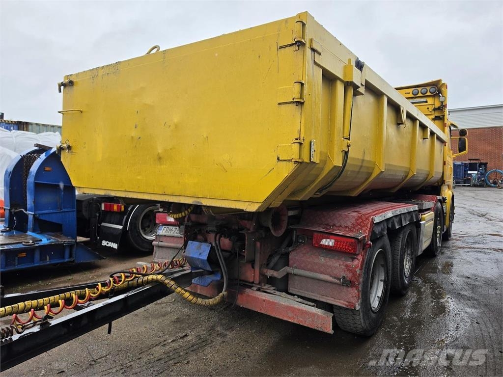 Scania R730 8X4, Joab Koukkulaite, Aurapuskuri Rol kiper kamioni s kukama za dizanje