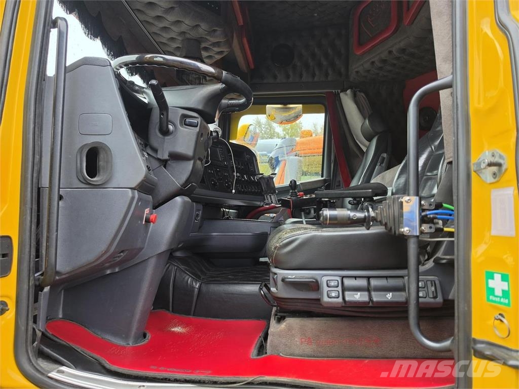 Scania R730 8X4, Joab Koukkulaite, Aurapuskuri Rol kiper kamioni s kukama za dizanje
