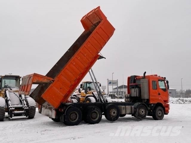 Sisu C600 E15M Bañeras basculantes usadas