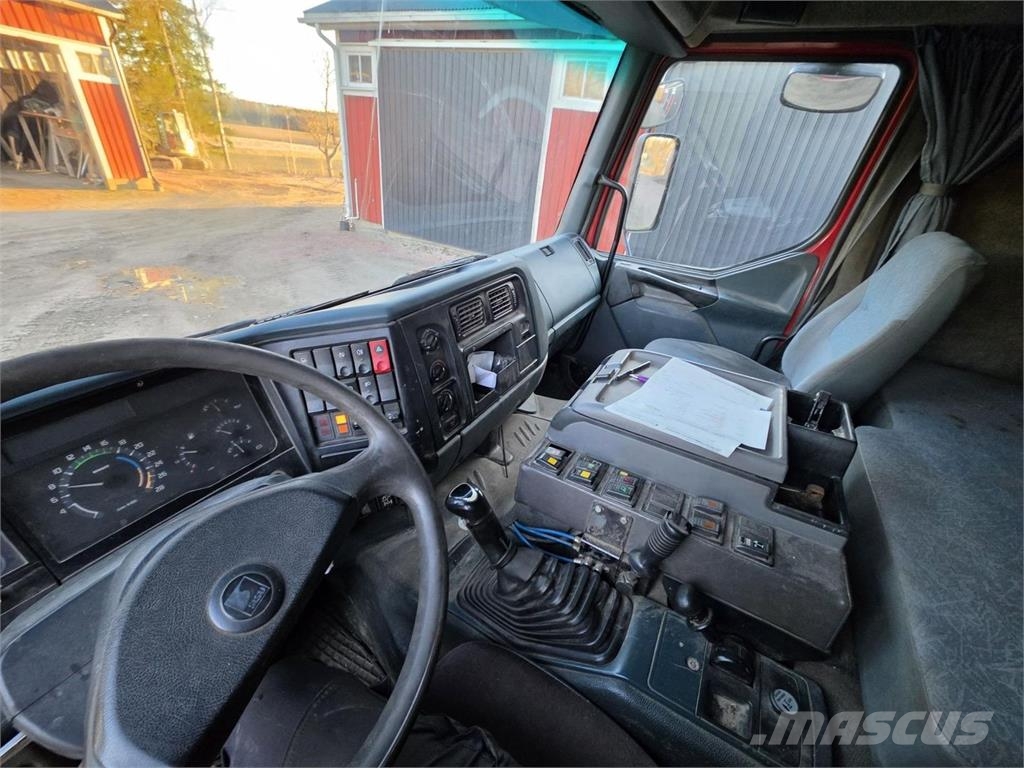 Sisu E11 410 8X2 Kaivinkoneritilä Kamioni za prijevoz šumskih strojeva