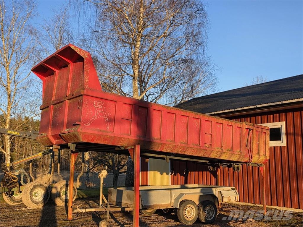 Sisu E11 410 8X2 Kaivinkoneritilä Kamioni za prijevoz šumskih strojeva