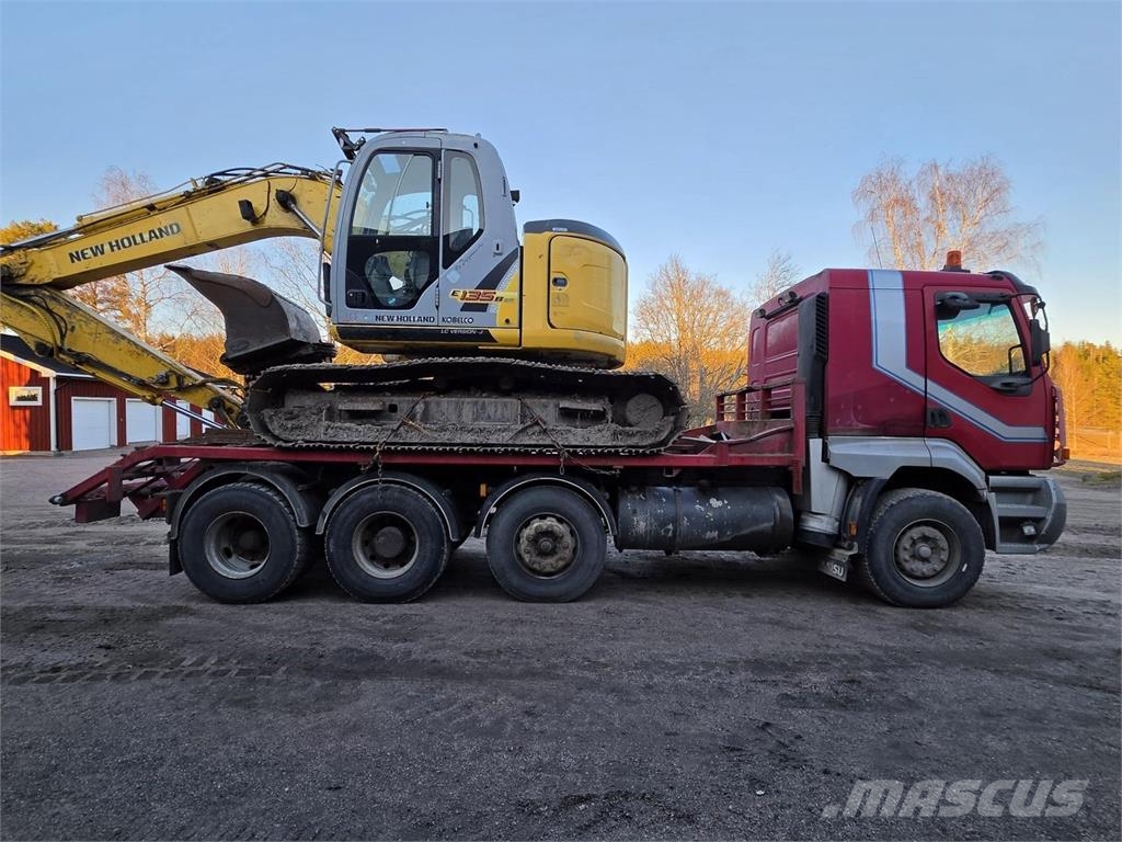 Sisu E11 410 8X2 Kaivinkoneritilä Kamioni za prijevoz šumskih strojeva