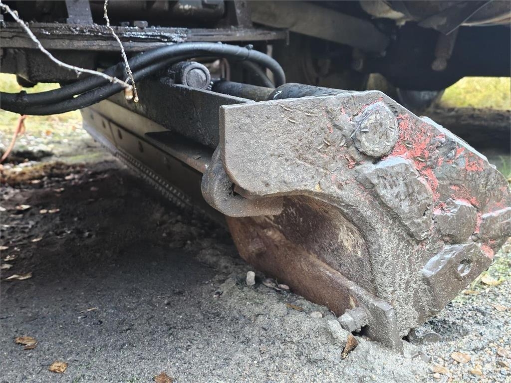 Sisu E11 6X2 Tiehoitoauto Pojazdy komunalne