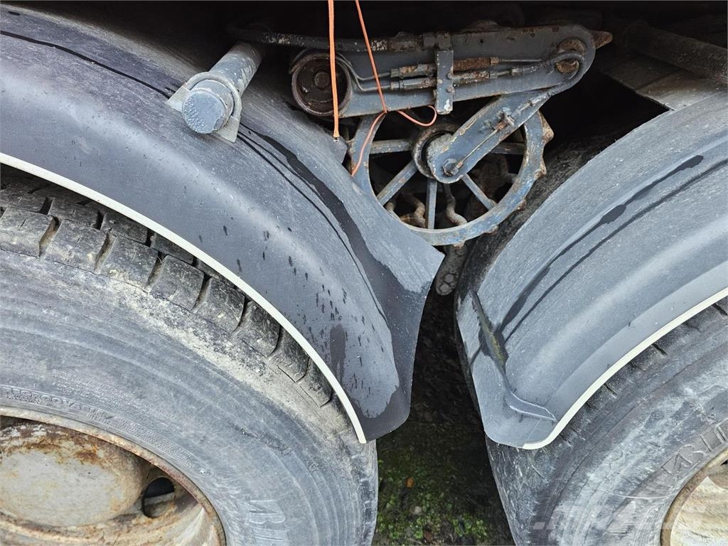 Sisu E11 6X2 Tiehoitoauto Pojazdy komunalne