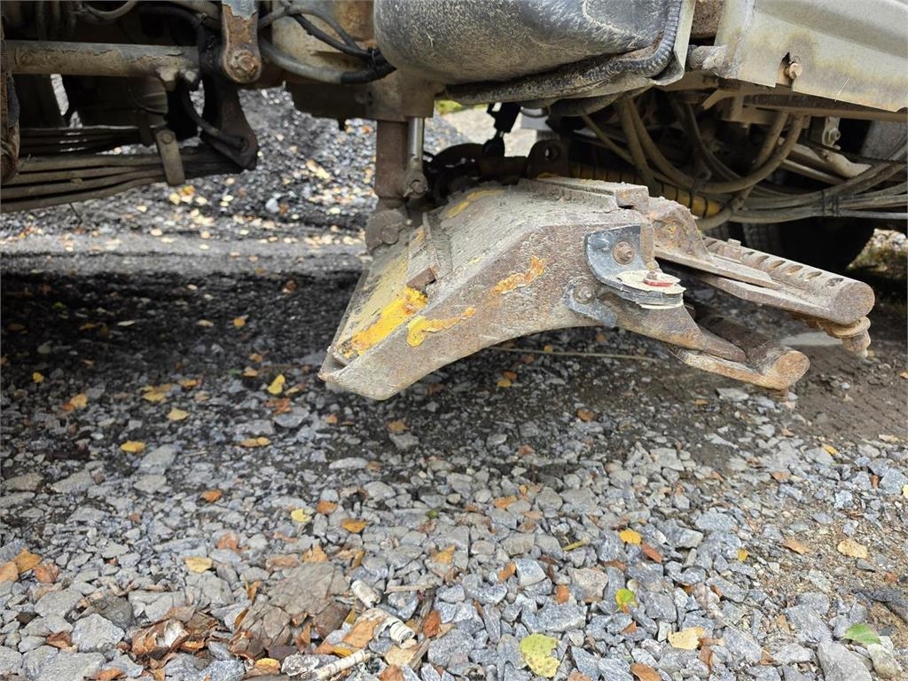 Sisu E11 8X2 Tienhoitoauto Pilsētas atkritumvedēji