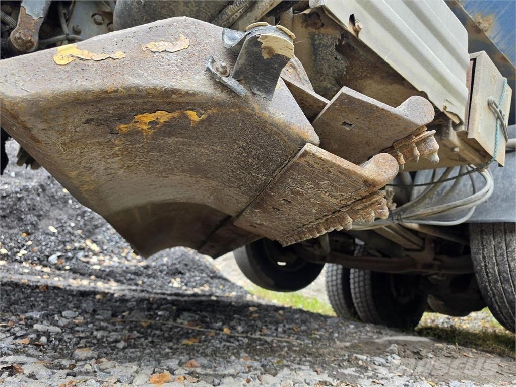 Sisu E11 8X2 Tienhoitoauto Pilsētas atkritumvedēji