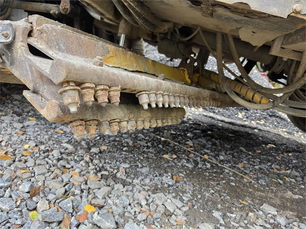 Sisu E11 8X2 Tienhoitoauto Pilsētas atkritumvedēji