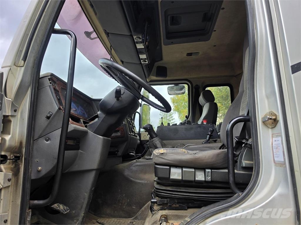 Sisu E11 8X2 Tienhoitoauto Pilsētas atkritumvedēji