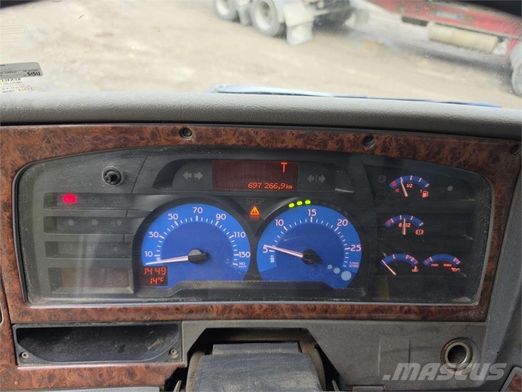 Sisu E11 8X2 Tienhoitoauto Pilsētas atkritumvedēji