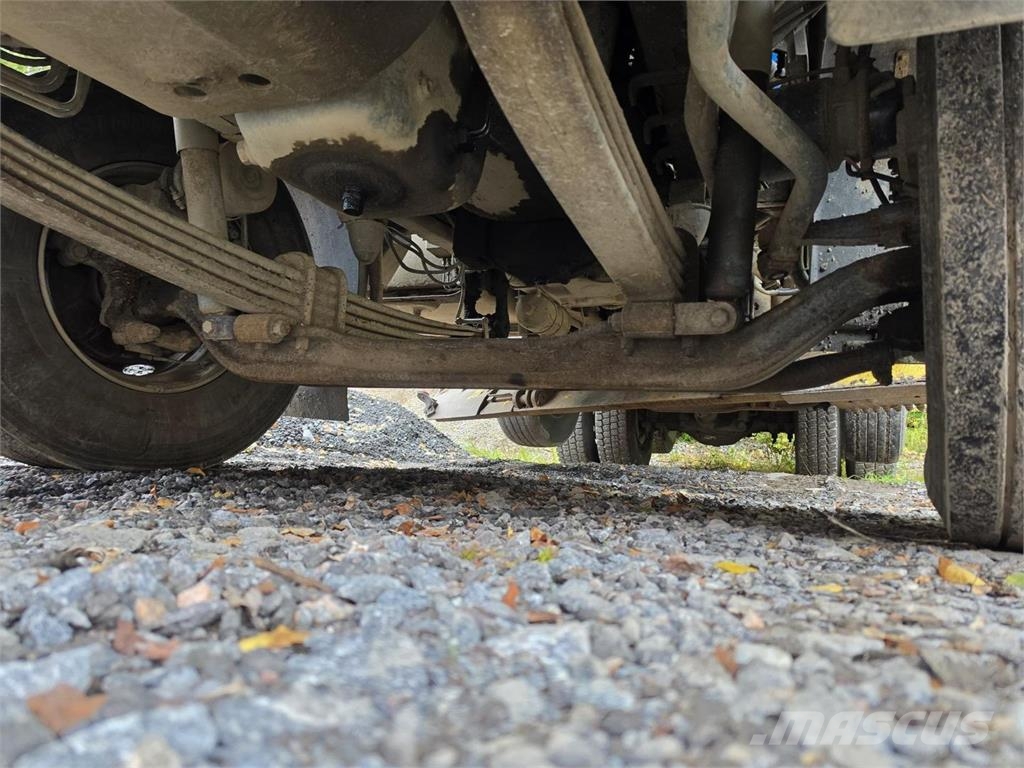 Sisu E11 8X2 Tienhoitoauto Pilsētas atkritumvedēji