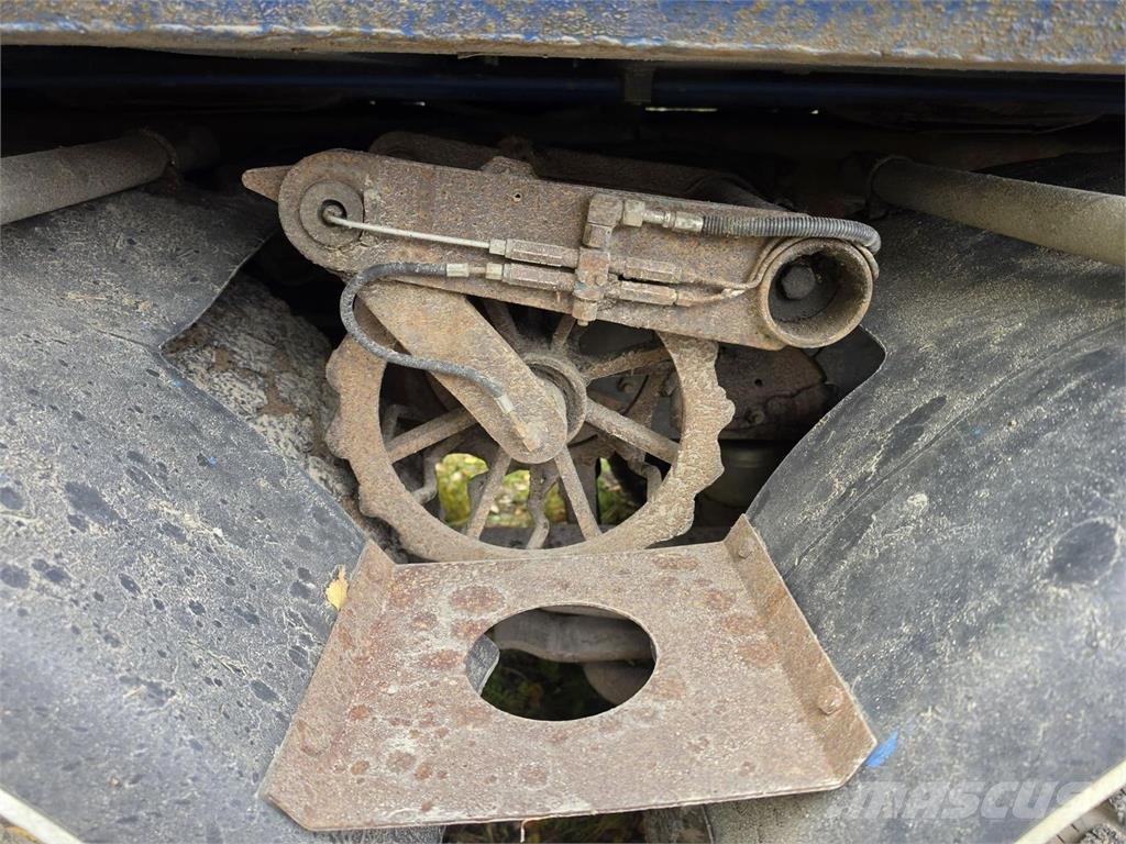 Sisu E11 8X2 Tienhoitoauto Pilsētas atkritumvedēji
