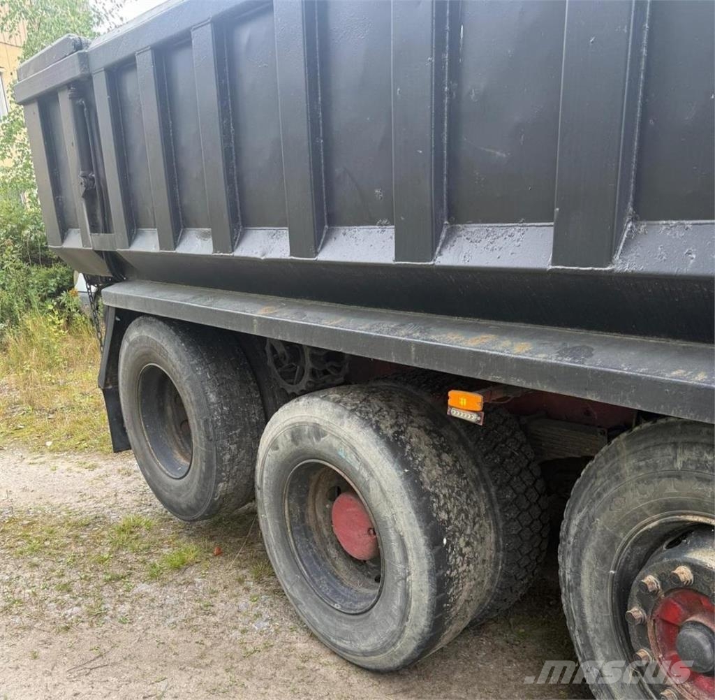 Sisu E11M 8X2 Sora-auto Bañeras basculantes usadas