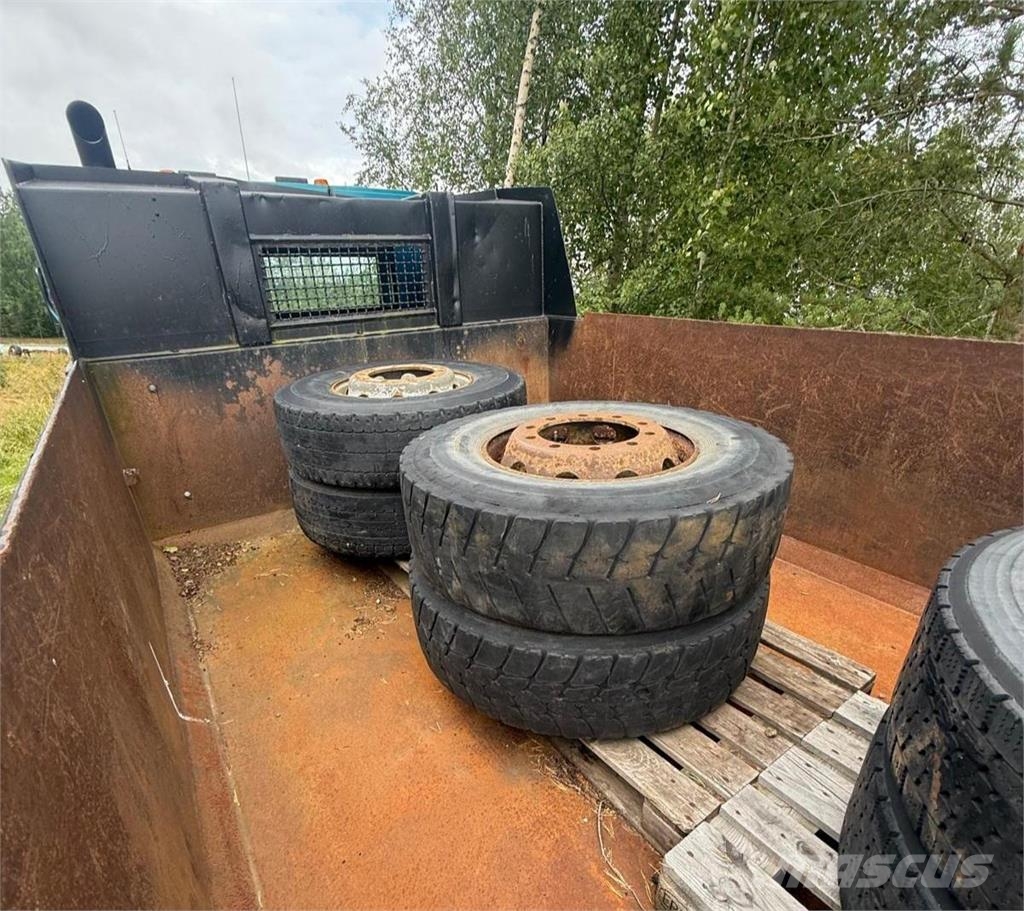 Sisu E11M 8X2 Sora-auto Bañeras basculantes usadas