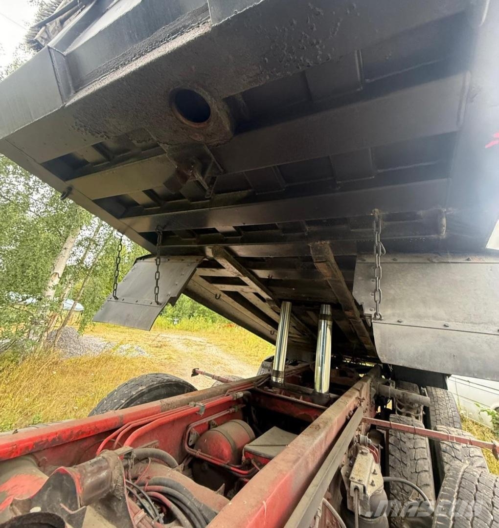 Sisu E11M 8X2 Sora-auto Bañeras basculantes usadas