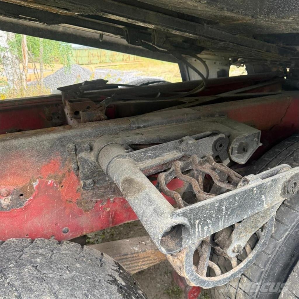 Sisu E11M 8X2 Sora-auto Bañeras basculantes usadas