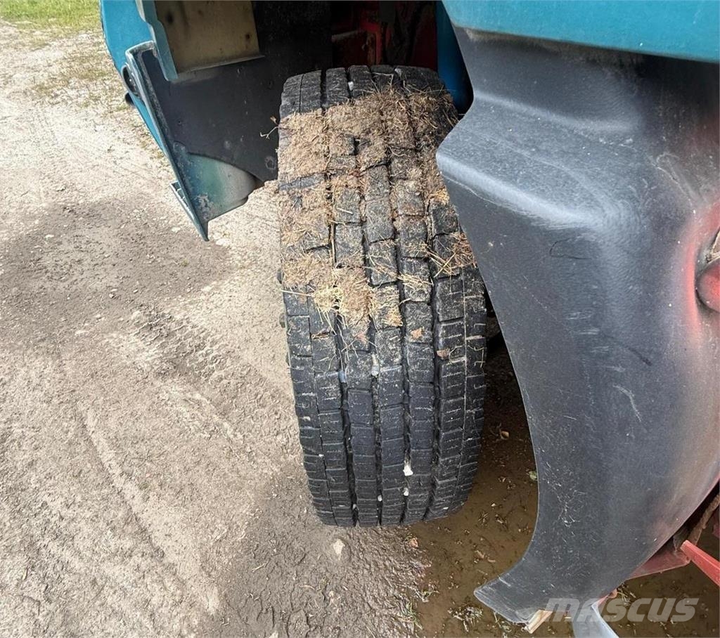 Sisu E11M 8X2 Sora-auto Bañeras basculantes usadas
