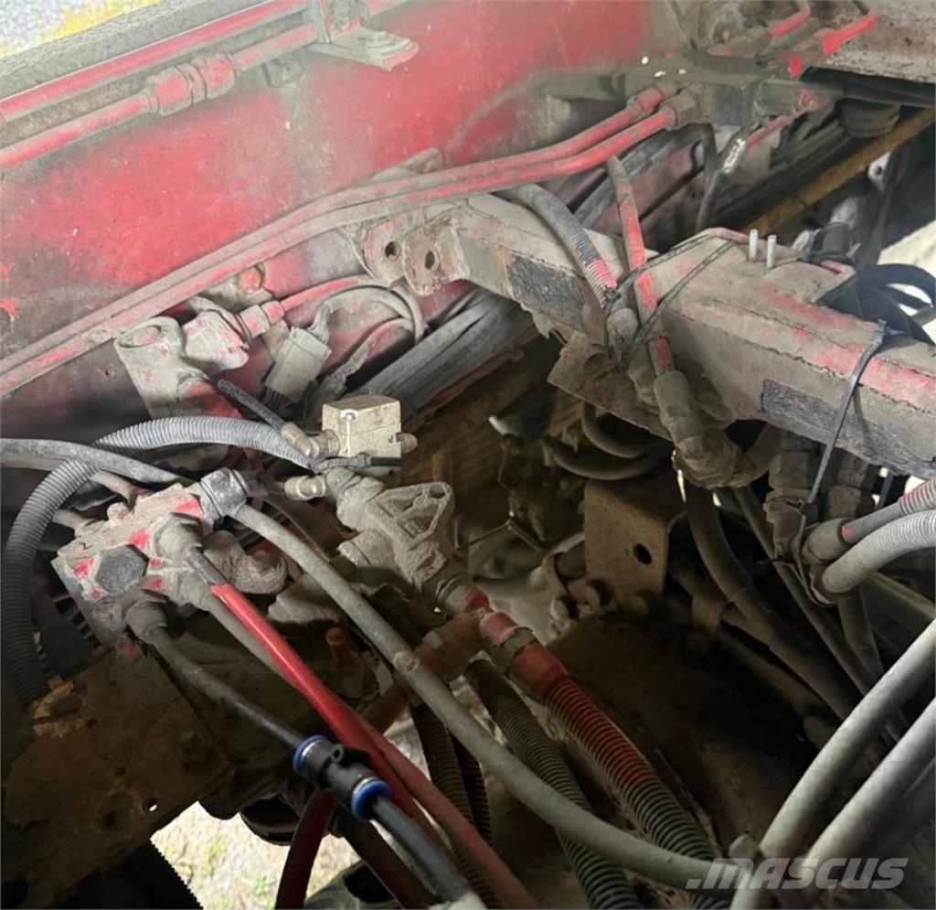 Sisu E11M 8X2 Sora-auto Bañeras basculantes usadas
