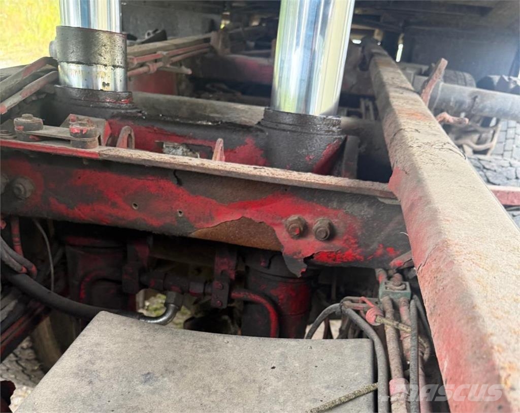 Sisu E11M 8X2 Sora-auto Bañeras basculantes usadas